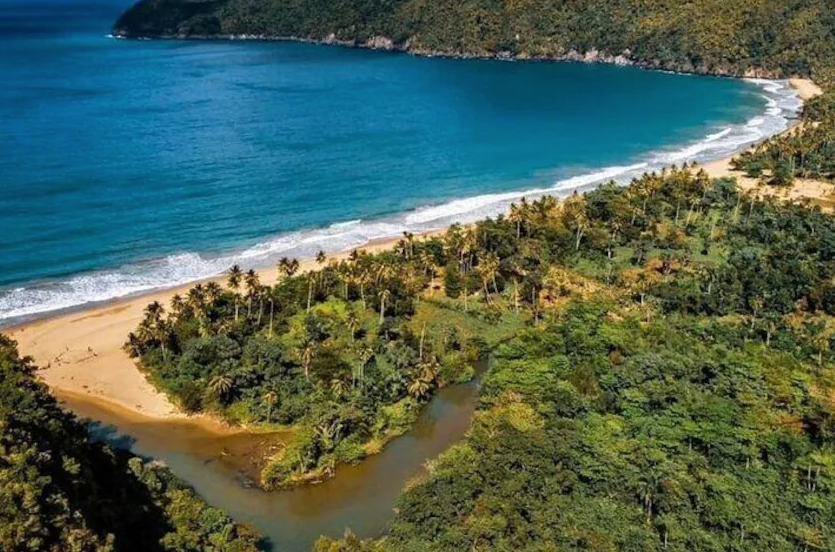 playa-el-valle-samana-dominican-travel-tips